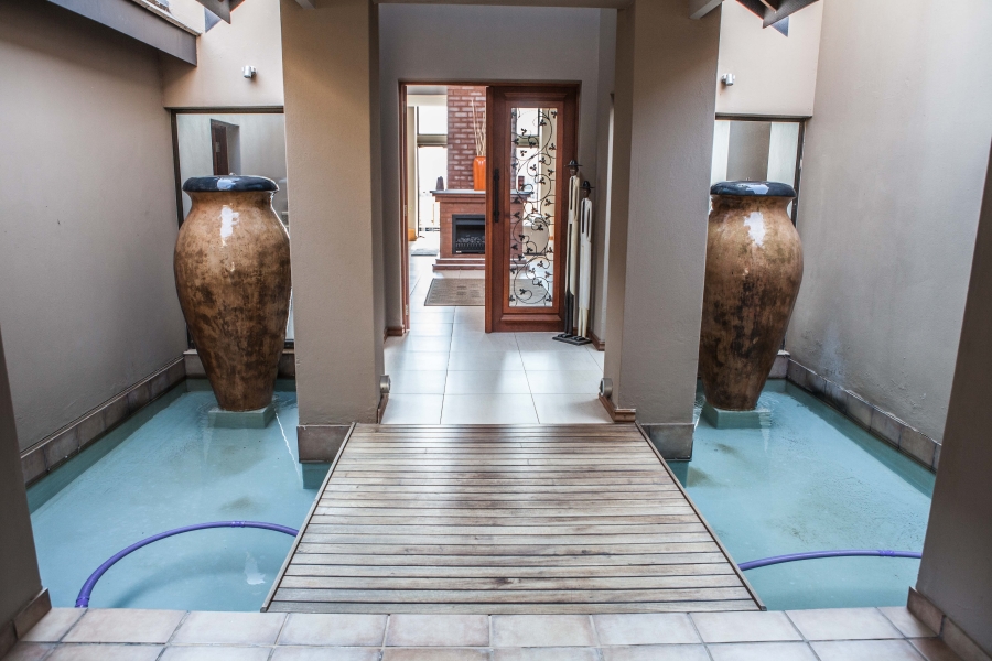 5 Bedroom Property for Sale in The Coves North West